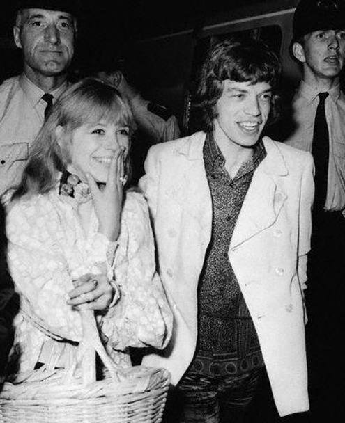 Per il cantante dei Rolling Stones, Marianne manda all&#39;aria il matrimonio con l&#39;artista John Dunbar
